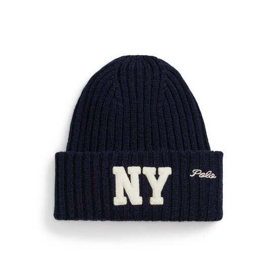 Rippenstrick-Wollmütze mit „NY“-Aufnäher